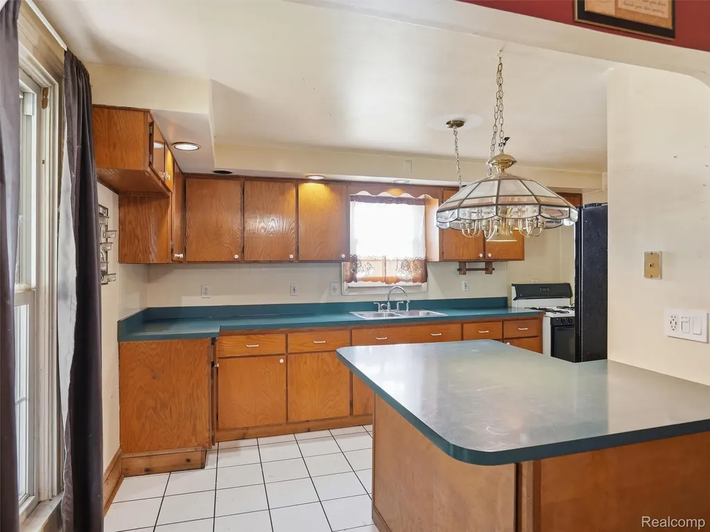 69 E Burdick Street Oxford Village MI 48371