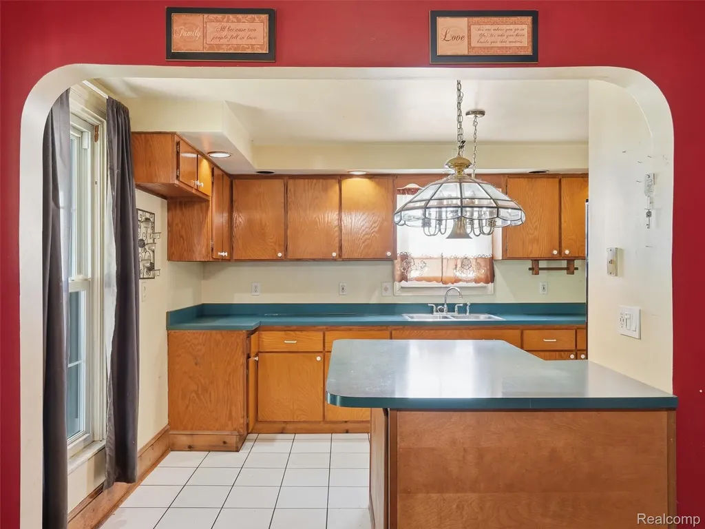 69 E Burdick Street Oxford Village MI 48371