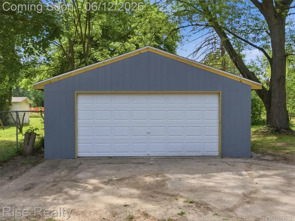 2449 N Genesee Road Burton City MI 48509