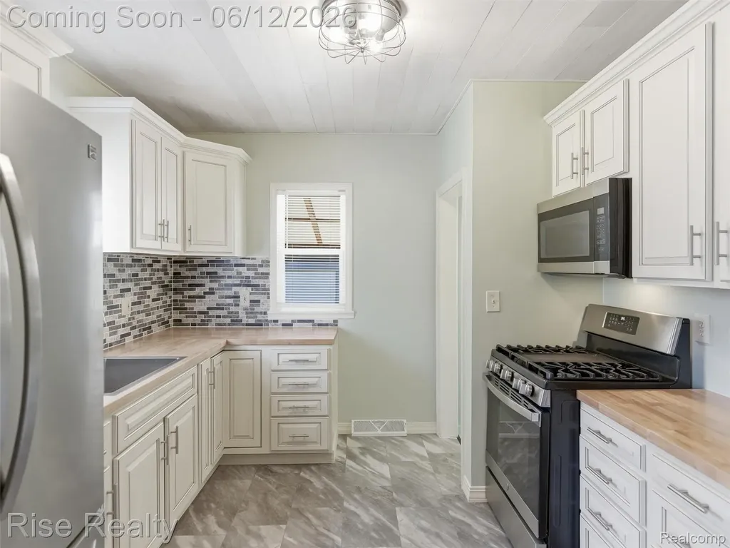 2449 N Genesee Road Burton City MI 48509