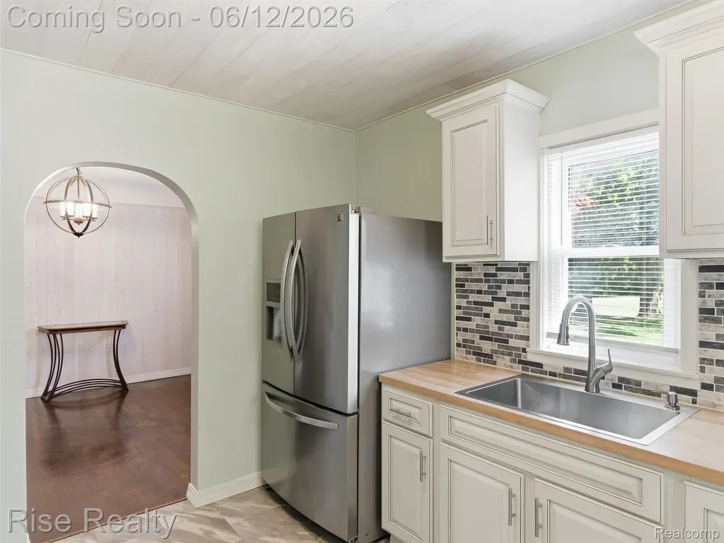 2449 N Genesee Road Burton City MI 48509