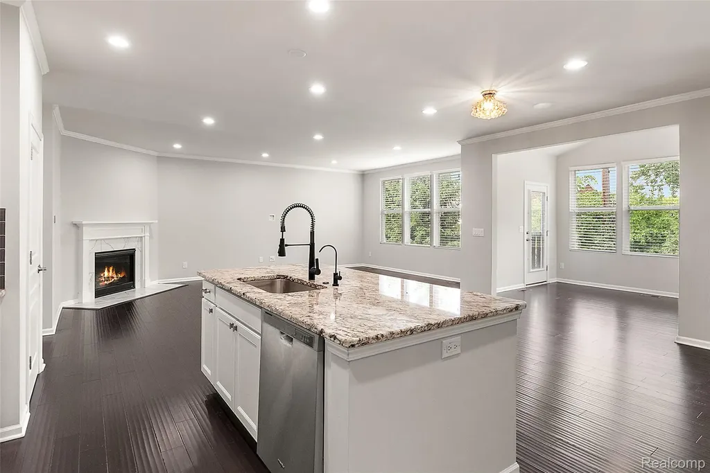 31065 Tremont Lane Beverly Hills Village MI 48025