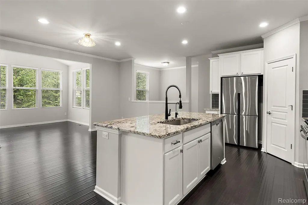 31065 Tremont Lane Beverly Hills Village MI 48025