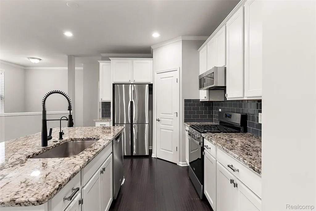 31065 Tremont Lane Beverly Hills Village MI 48025