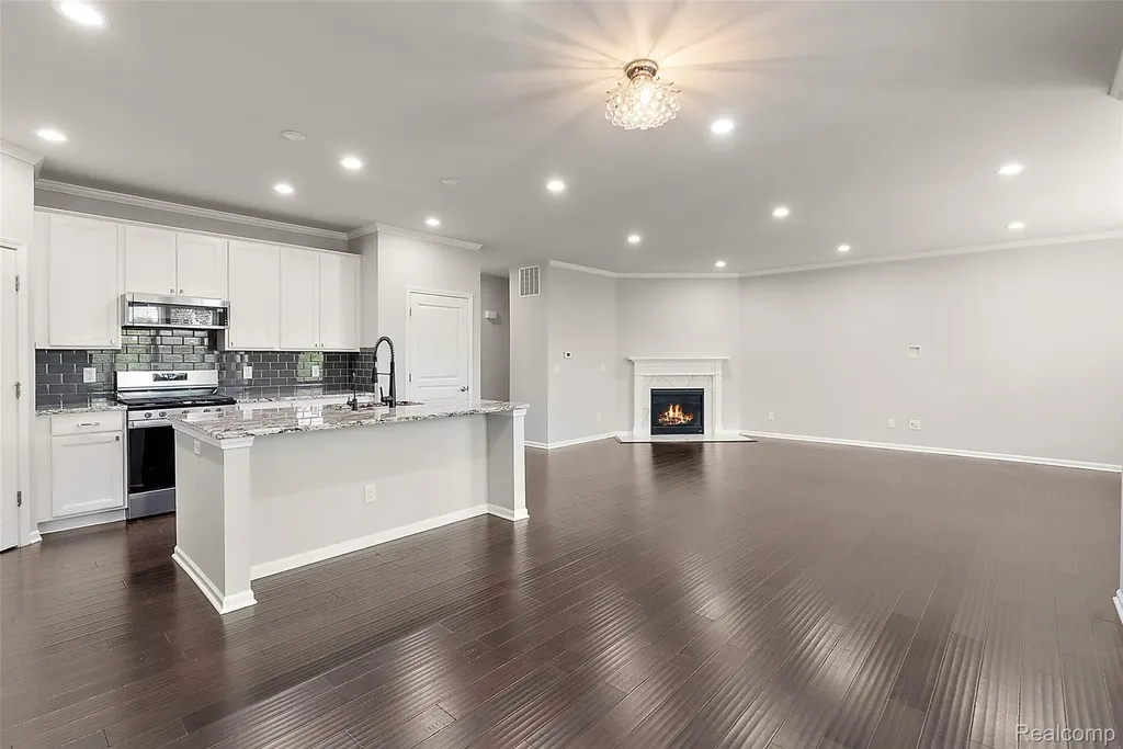 31065 Tremont Lane Beverly Hills Village MI 48025