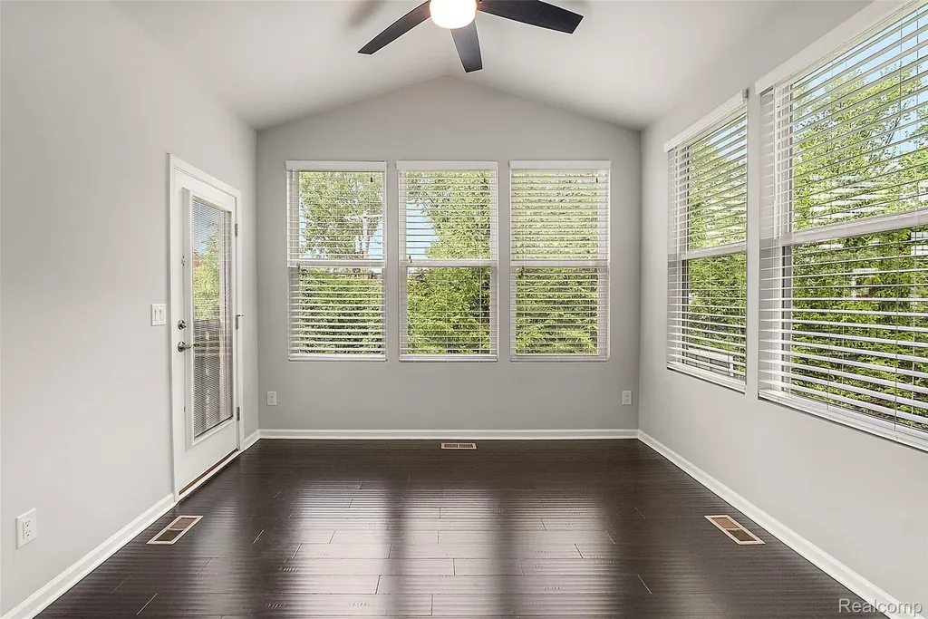 31065 Tremont Lane Beverly Hills Village MI 48025