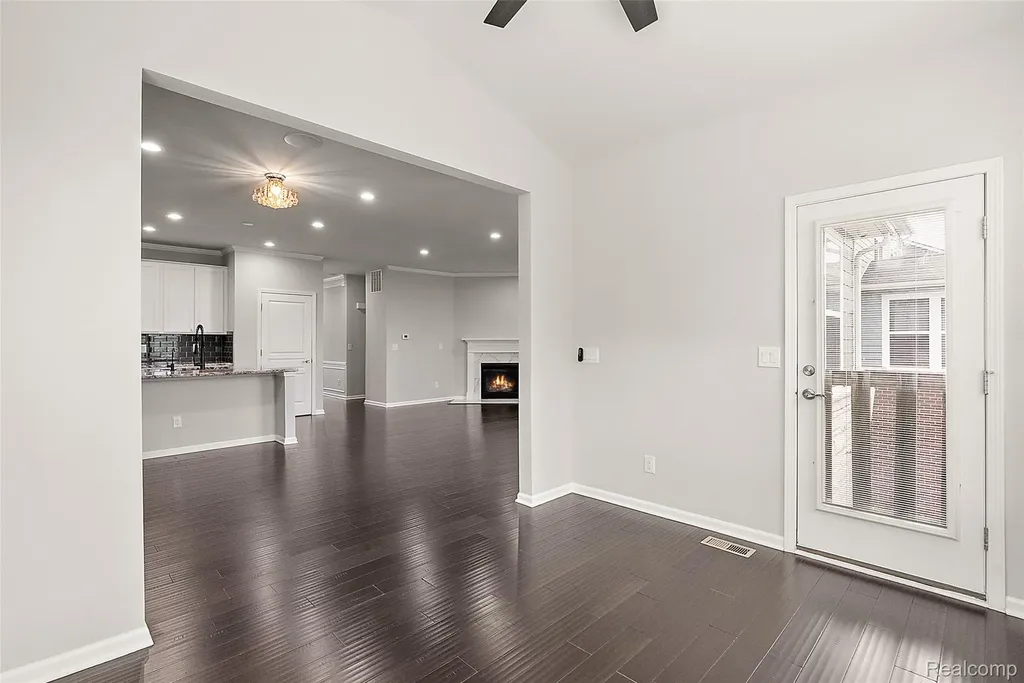 31065 Tremont Lane Beverly Hills Village MI 48025