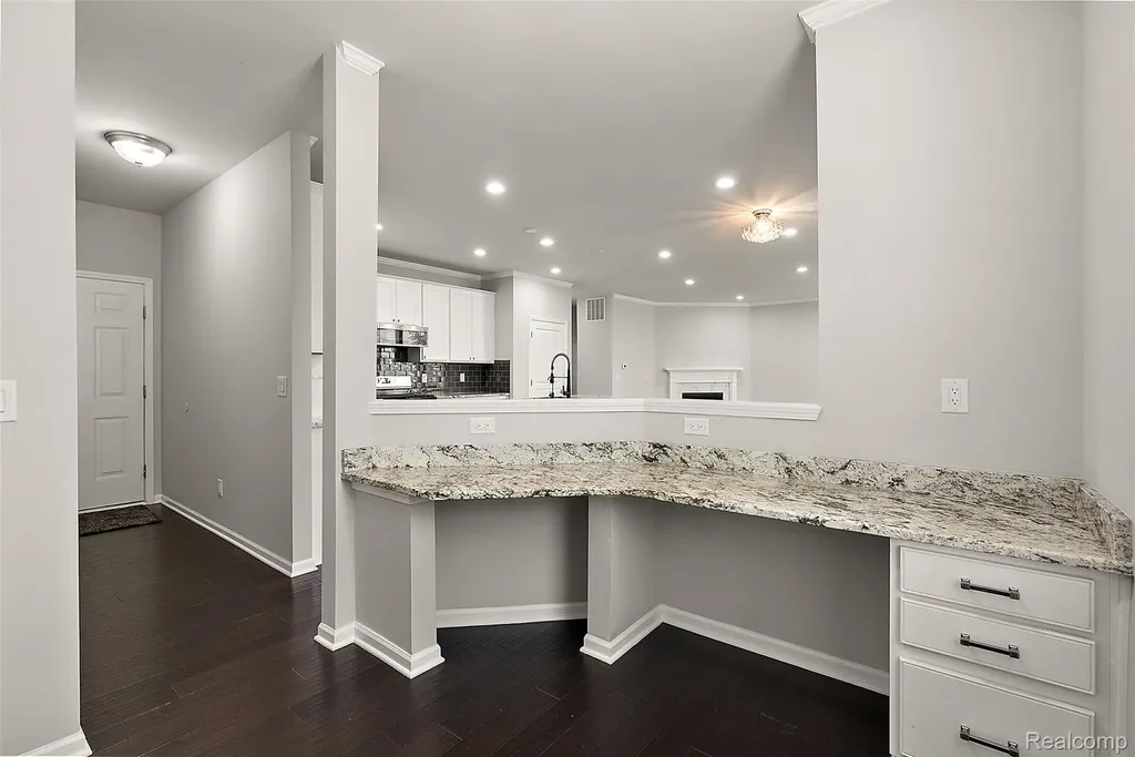 31065 Tremont Lane Beverly Hills Village MI 48025