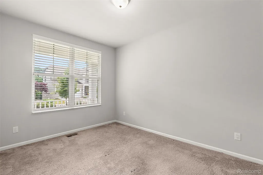 31065 Tremont Lane Beverly Hills Village MI 48025