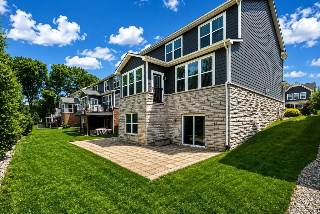 31065 Tremont Lane Beverly Hills Village MI 48025