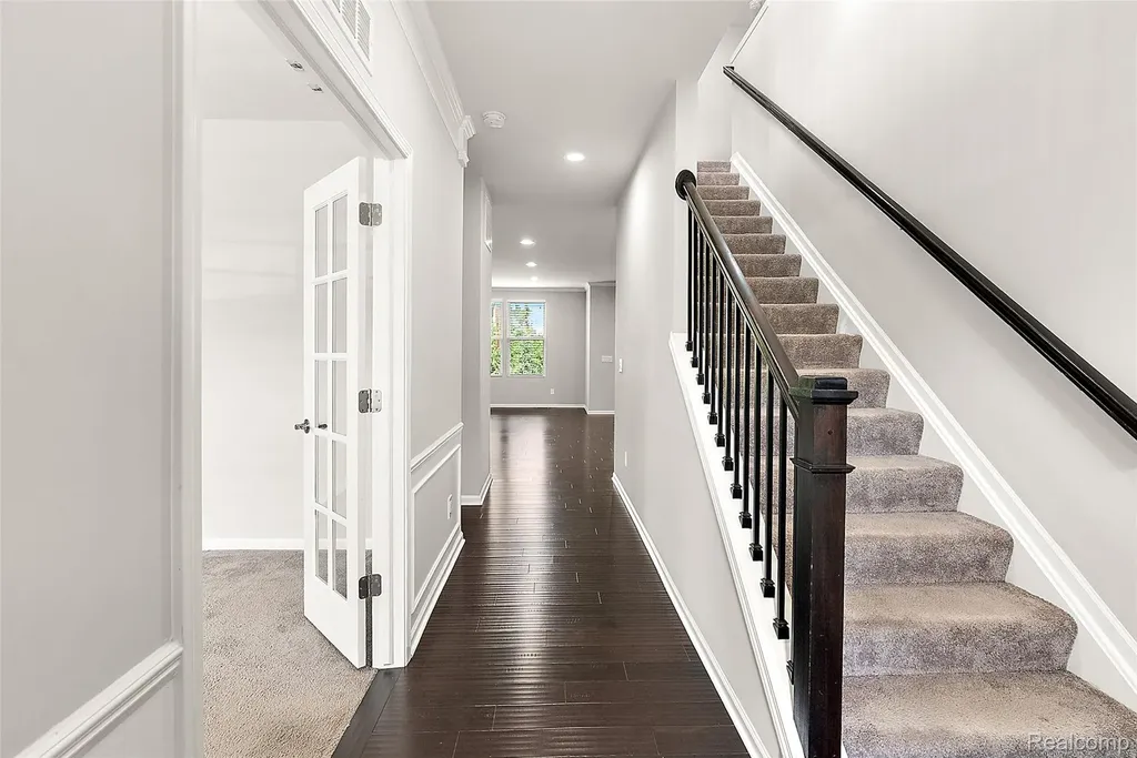 31065 Tremont Lane Beverly Hills Village MI 48025