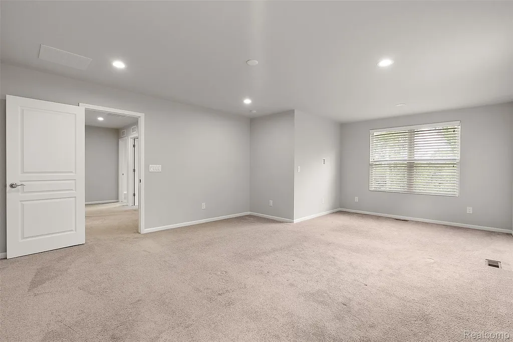 31065 Tremont Lane Beverly Hills Village MI 48025
