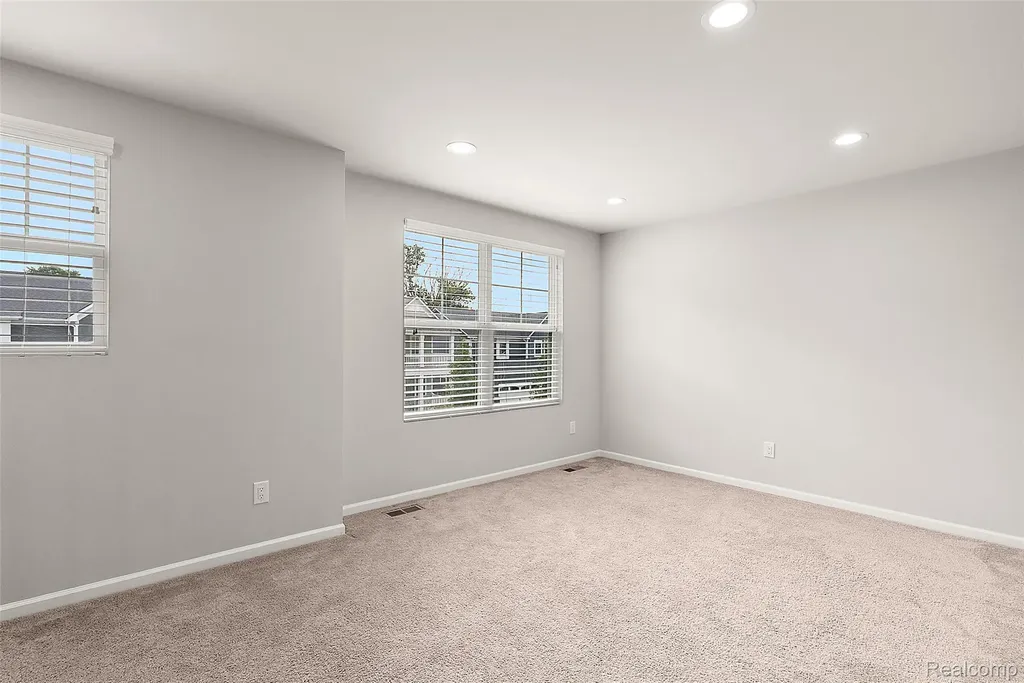 31065 Tremont Lane Beverly Hills Village MI 48025