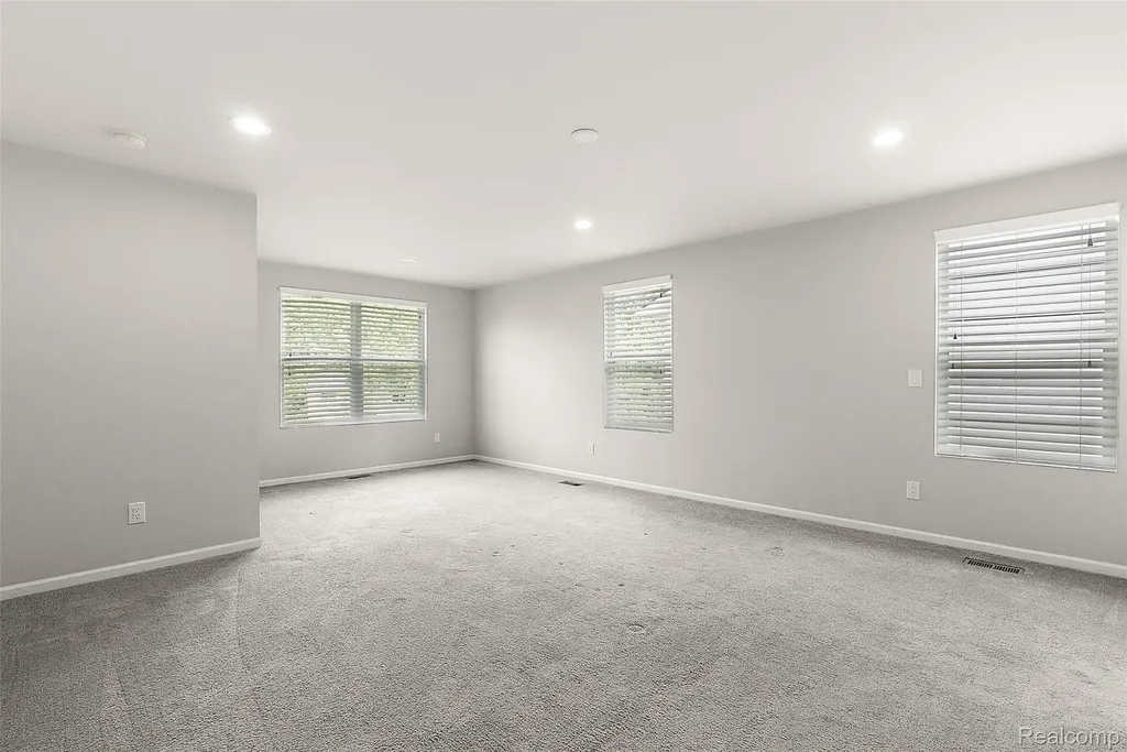 31065 Tremont Lane Beverly Hills Village MI 48025