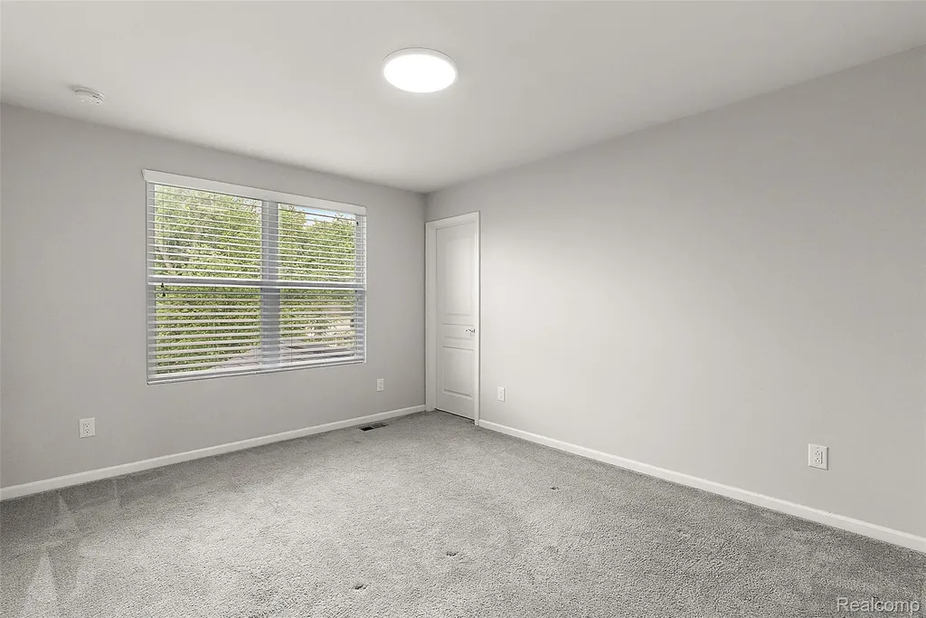 31065 Tremont Lane Beverly Hills Village MI 48025