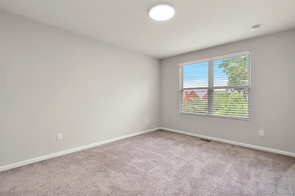 31065 Tremont Lane Beverly Hills Village MI 48025