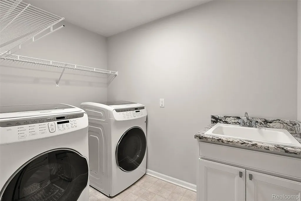 31065 Tremont Lane Beverly Hills Village MI 48025