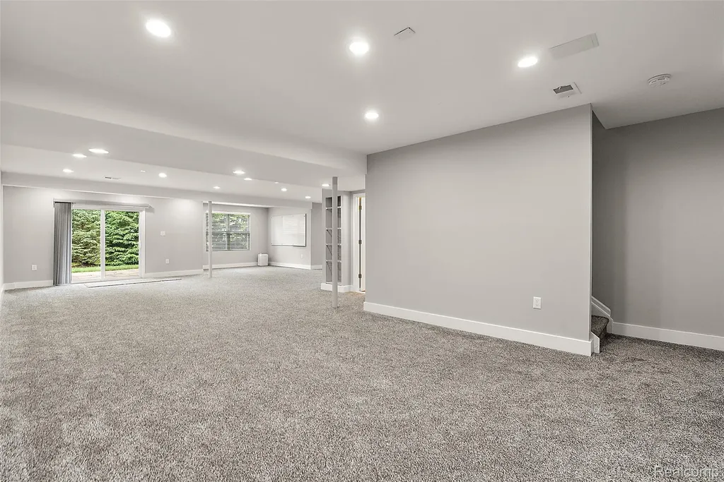 31065 Tremont Lane Beverly Hills Village MI 48025