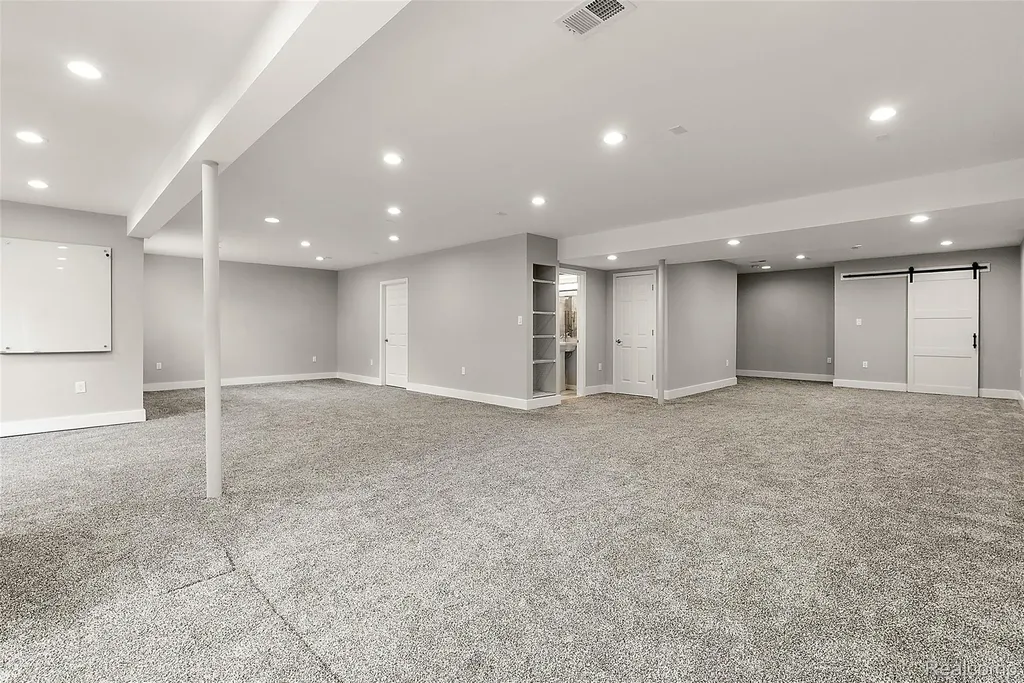 31065 Tremont Lane Beverly Hills Village MI 48025