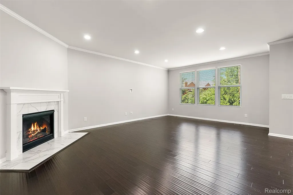 31065 Tremont Lane Beverly Hills Village MI 48025