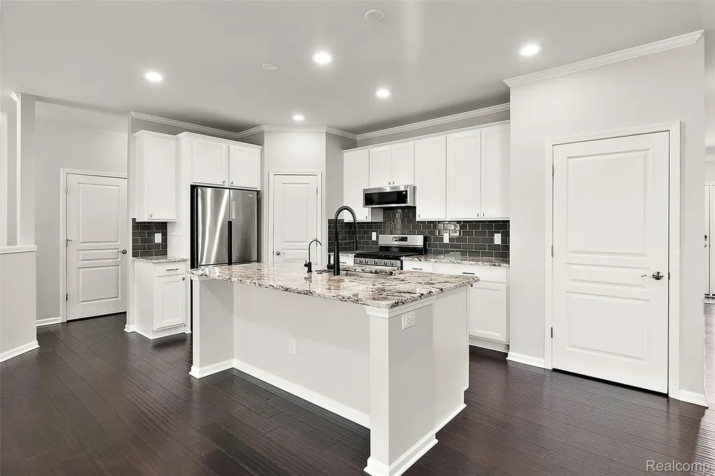 31065 Tremont Lane Beverly Hills Village MI 48025