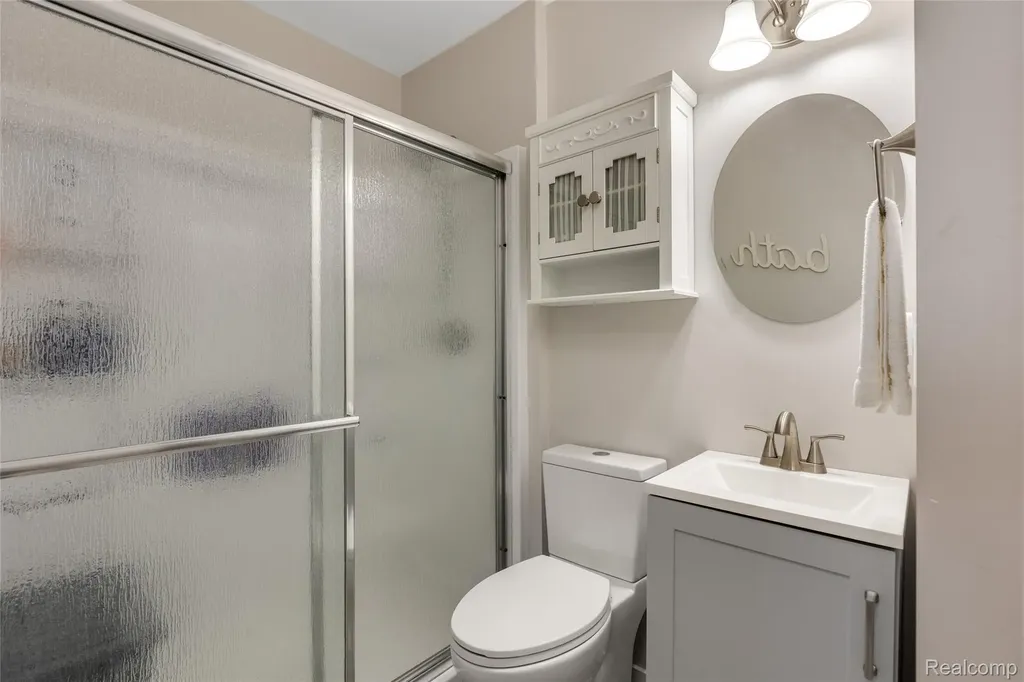9474 Thames Boulevard White Lake Charter Township MI 48386