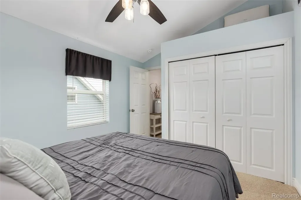 9474 Thames Boulevard White Lake Charter Township MI 48386