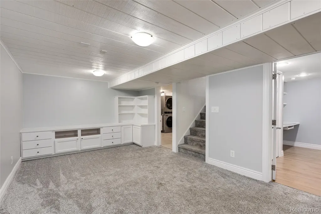 9474 Thames Boulevard White Lake Charter Township MI 48386