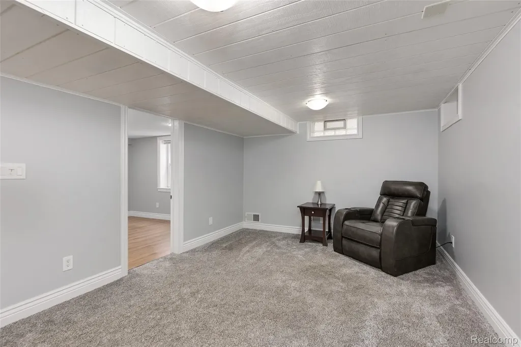9474 Thames Boulevard White Lake Charter Township MI 48386