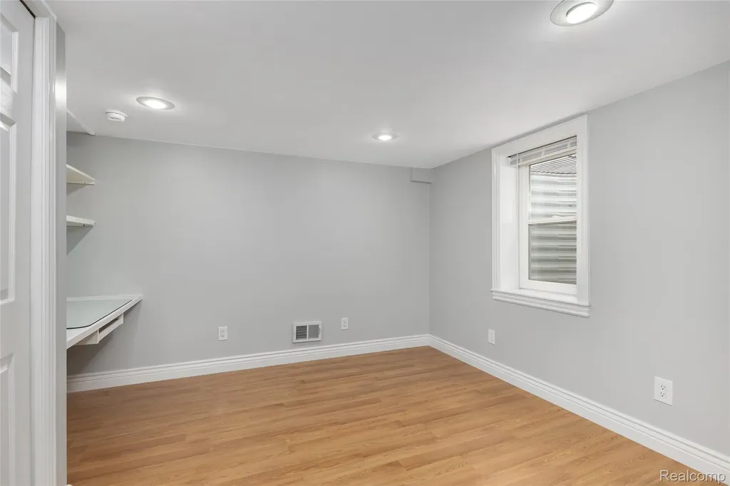 9474 Thames Boulevard White Lake Charter Township MI 48386