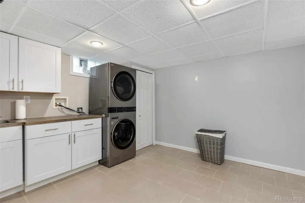9474 Thames Boulevard White Lake Charter Township MI 48386