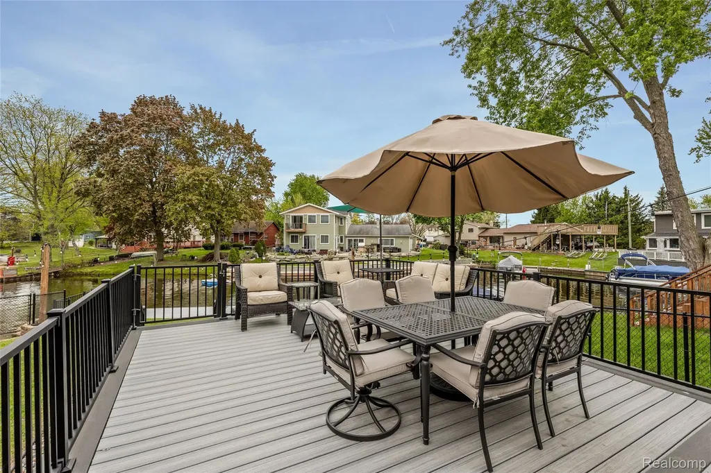 9474 Thames Boulevard White Lake Charter Township MI 48386