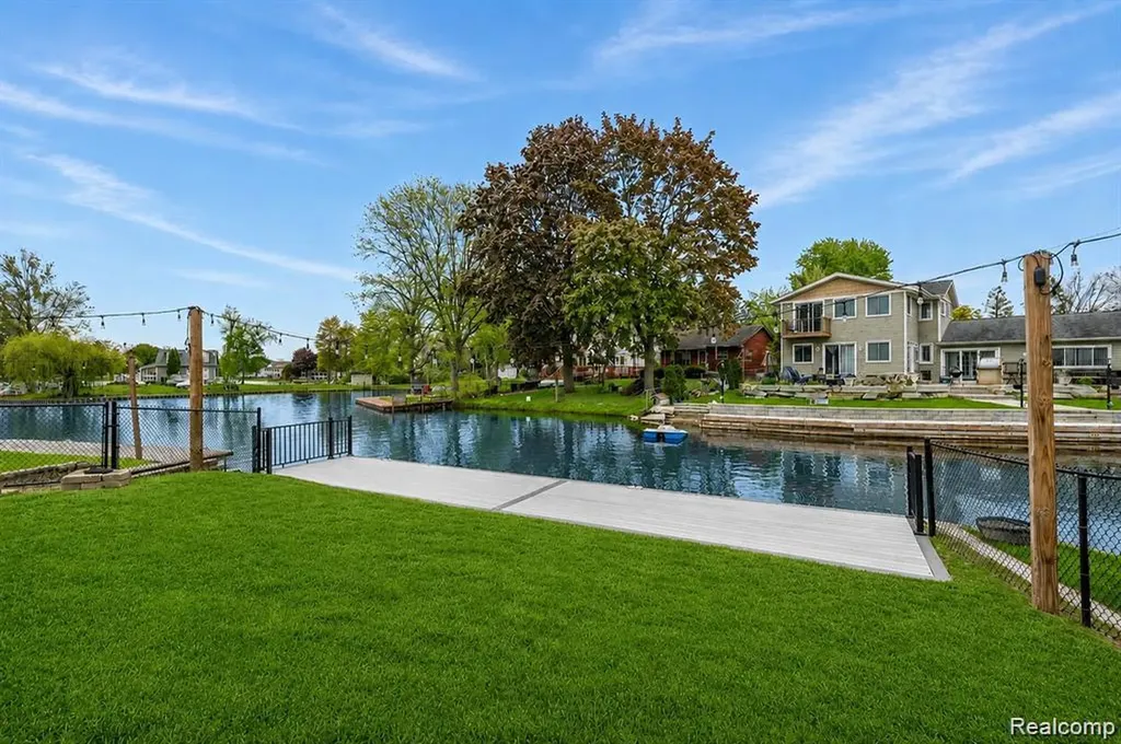 9474 Thames Boulevard White Lake Charter Township MI 48386