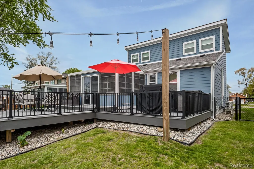 9474 Thames Boulevard White Lake Charter Township MI 48386