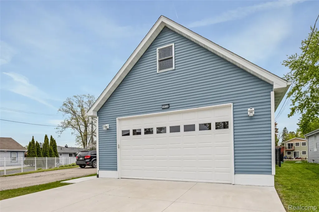 9474 Thames Boulevard White Lake Charter Township MI 48386