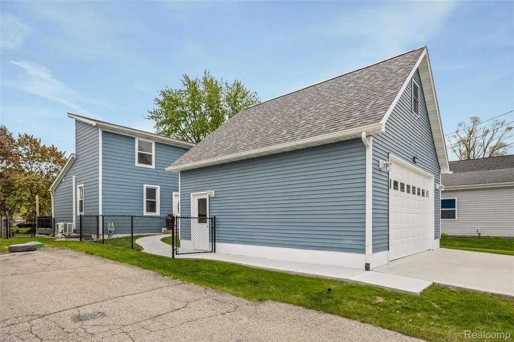 9474 Thames Boulevard White Lake Charter Township MI 48386