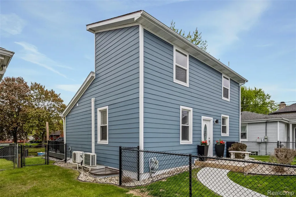 9474 Thames Boulevard White Lake Charter Township MI 48386