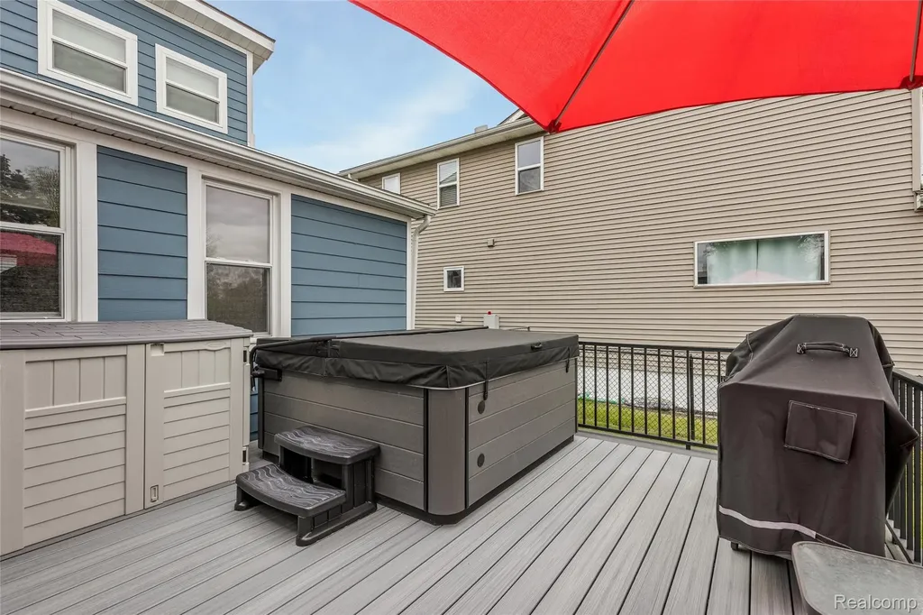 9474 Thames Boulevard White Lake Charter Township MI 48386