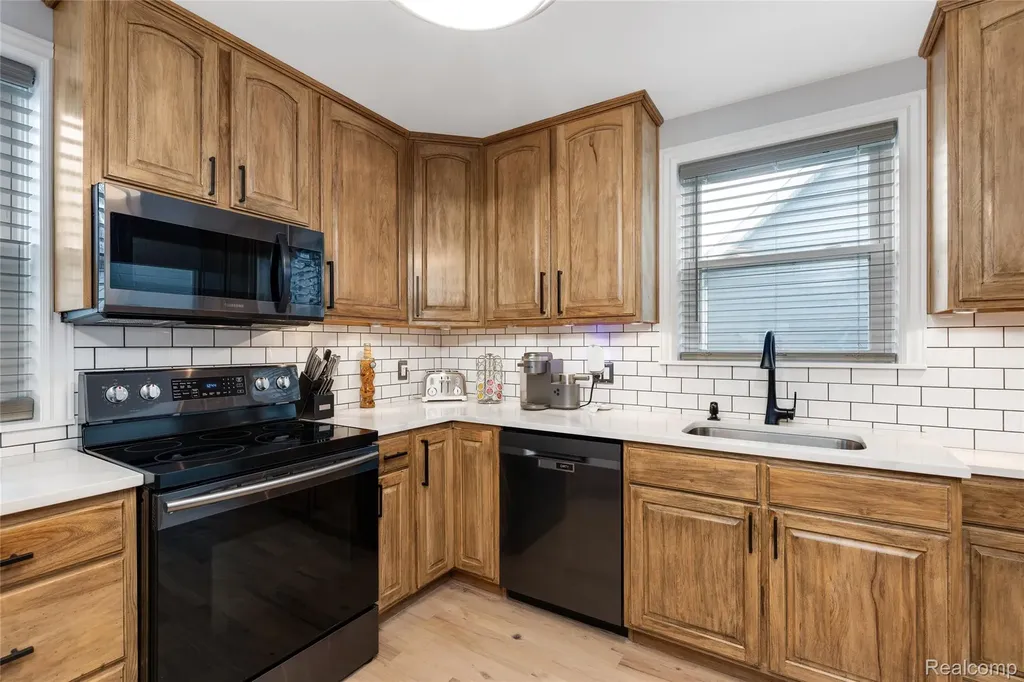 9474 Thames Boulevard White Lake Charter Township MI 48386