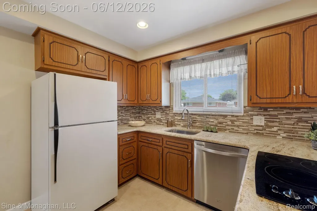1924 Newman Street Trenton City MI 48183