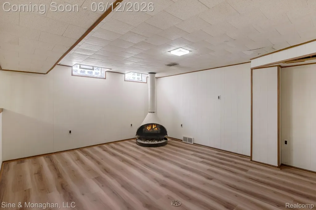 1924 Newman Street Trenton City MI 48183