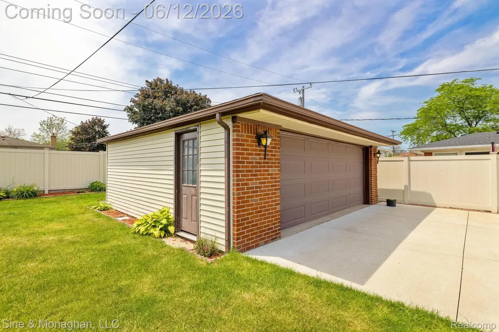 1924 Newman Street Trenton City MI 48183
