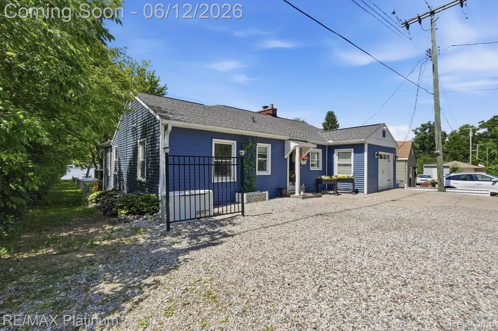 1612 S Hughes Road Genoa Township MI 48114