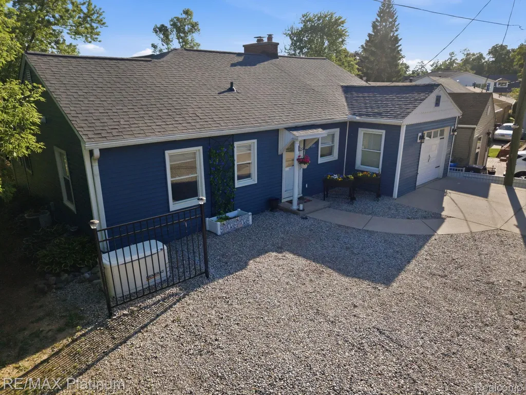 1612 S Hughes Road Genoa Township MI 48114