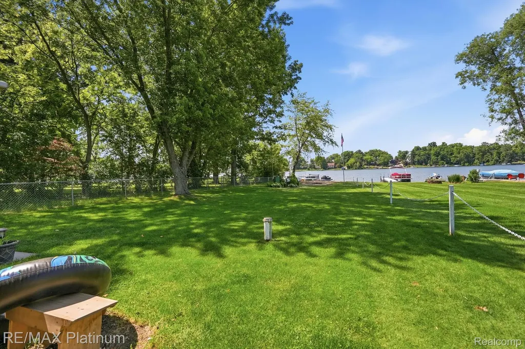 1612 S Hughes Road Genoa Township MI 48114