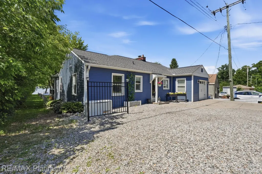 1612 S Hughes Road Genoa Township MI 48114