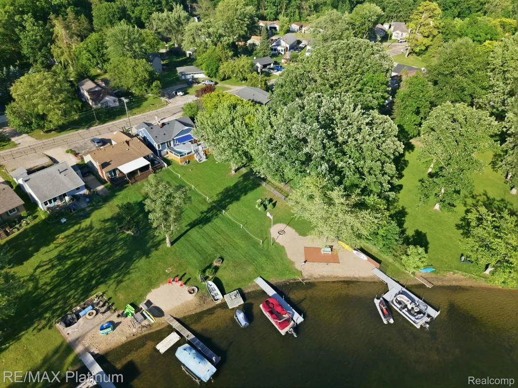 1612 S Hughes Road Genoa Township MI 48114
