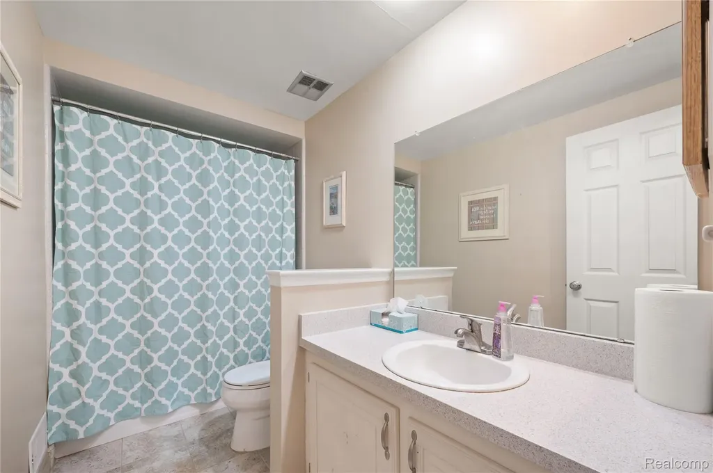 34230 Fonville Court Livonia City MI 48152