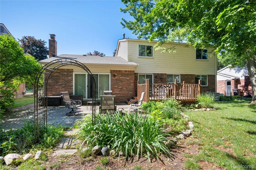 34230 Fonville Court Livonia City MI 48152