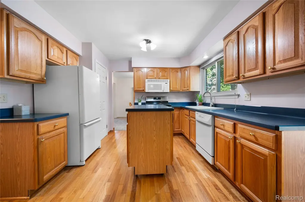 34230 Fonville Court Livonia City MI 48152